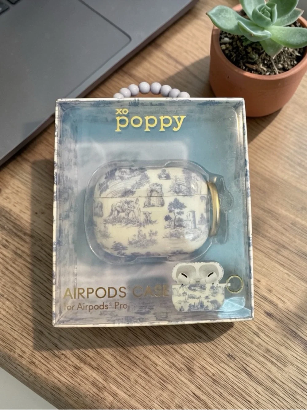 xo poppy AirPods Pro Case - Blue Toile